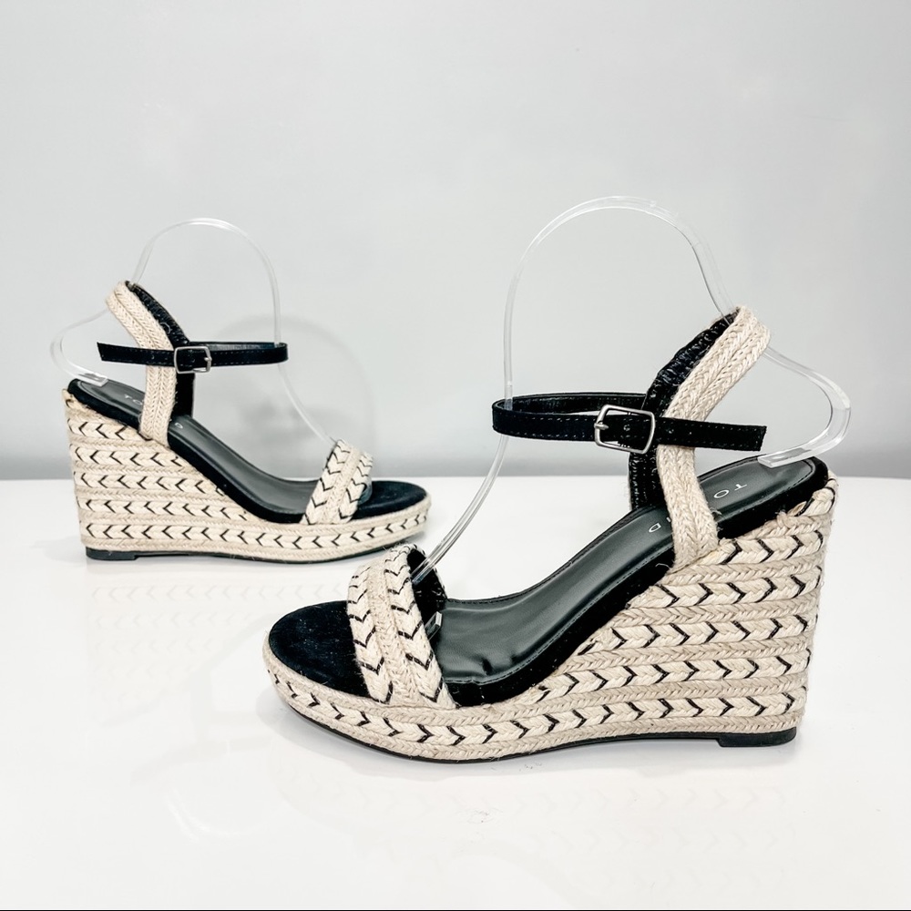 🦋🌙 NWOT TORRID | Black and Cream Sandal Wedges